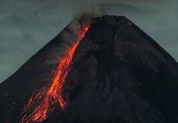 Merapi Kembali LuncurkanÂ  Awan Panas Sejauh 2 Kilometer